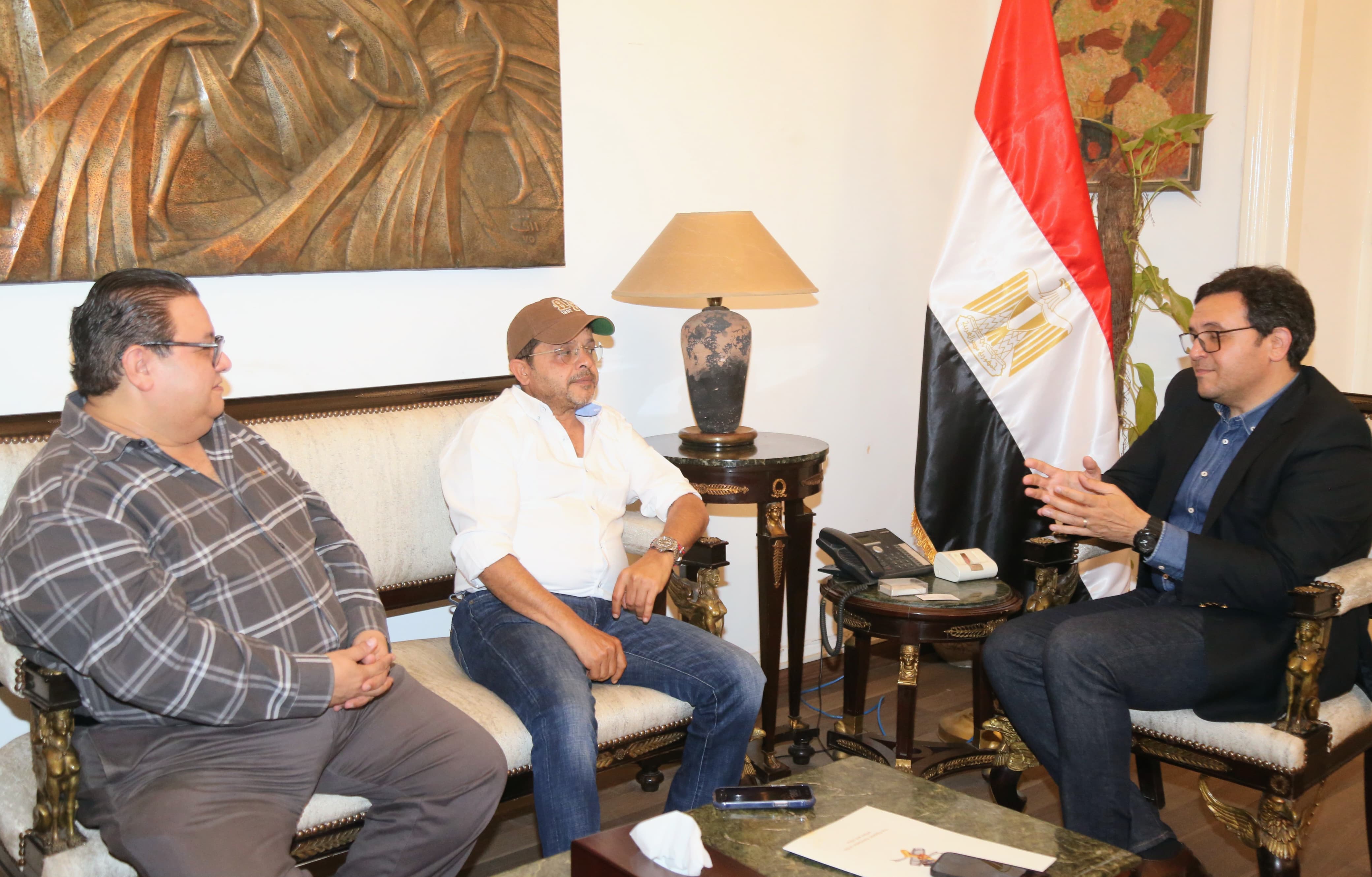 وزير الثقافة يلتقي النجم محمد هنيدي لبحث تقديم عروض مسرحية بالمحافظات انطلاقًا من مسرح بيرم التونسي بالإسكندرية